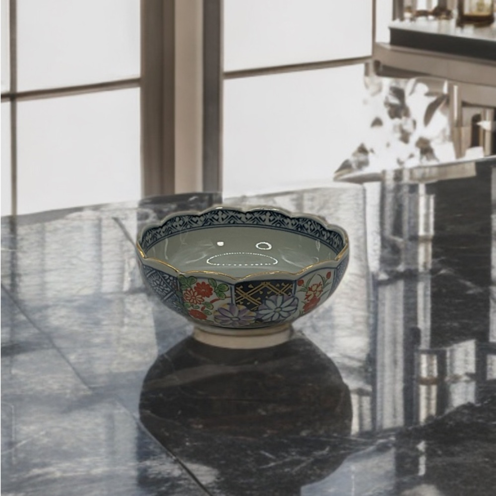 Japanese porcelain bowl in the Imari style. Small